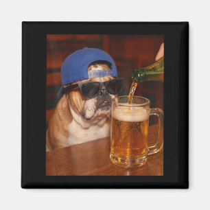 Aimant Mème drôle de Bulldog anglais buvant de la bière D