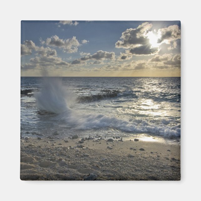 Aimant Mer des Caraïbes, Îles Caïmans. Vagues déferlantes (Devant)