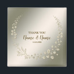 Aimant Merci de mariage Golden Floral Feuilles<br><div class="desc">Merci de mariage Golden Floral Feuille aimant. Unique,  beau,  design élégant. Facile à personnaliser. Le style de police,  la taille et les couleurs peuvent être modifiés. Éléments correspondants disponibles.</div>