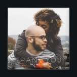Aimant Merci minimaliste de Mariage photo<br><div class="desc">Dites merci de manière unique et durable avec ce minimaliste Mariage photo magnétique Merci. Conçu comme un garde-robe moderne, cet aimant personnalisé présente un design épuré et minimaliste qui met en valeur une de vos photos préférées, ainsi qu'un message de gratitude simple et sincère. Parfait pour les faveurs de mariage,...</div>