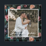 Aimant merci photo de mariage blanc écriture chic<br><div class="desc">Éléments de fond par freepik.com
merci,  photo du jour du mariage,  écriture moderne,  fond floral,  aimant personnalisé.</div>