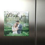 Aimant Merci photo de mariage simple et élégant<br><div class="desc">Simplement chic et élégant,  notre collection minimaliste de mariage d'hiver comprend une typographie cursive élégante et une photographie complète de votre événement moderne. Merci à vos invités avec un aimable mariage merci aimnet avec simple écriture de script noir sur votre photo romantique mariée.</div>