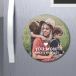 Aimant Mignonne COEUR AIME-TOI MÈRE Fête des mères<br><div class="desc">Le Magnet de la Fête des Mères mignonne HEART LOVE YOU MOM présente votre photo préférée avec le texte "(coeur d'amour) you Mom" en texte blanc moderne avec vos noms ci-dessous. Personnalisez en modifiant le texte dans la zone de texte fournie et en ajoutant votre propre image. Conçu par ©2022...</div>