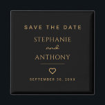 Aimant Minimaliste Coeur noir et or Mariage moderne<br><div class="desc">Ce minimaliste Coeur Noir et Or Save the Date Magnet est un moyen chic et élégant d'annoncer votre journée spéciale. Doté d'un élégant arrière - plan noir au coeur doré délicat, ce design moderne apporte une touche élégante à votre papeterie mariage. Pratique et sophistiqué, cet aimant permet à vos invités...</div>
