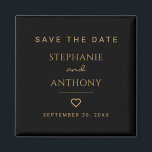 Aimant Minimaliste Coeur noir et or Mariage moderne<br><div class="desc">Ce minimaliste Coeur Noir et Or Save the Date Magnet est un moyen chic et élégant d'annoncer votre journée spéciale. Doté d'un élégant arrière - plan noir au coeur doré délicat, ce design moderne apporte une touche élégante à votre papeterie mariage. Pratique et sophistiqué, cet aimant permet à vos invités...</div>
