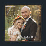 Aimant Moderne minimaliste Mariage photo magnétique Merci<br><div class="desc">L'aimant de remerciement mariage dispose d'une mariée minimaliste moderne et mariée en automne,  feuillage coloré dans l'arrière - plan. Beau texte de remerciement manuscrit. L'aimant inclut les noms du couple et leur date de mariage. Grande faveur mariage pour leur journée spéciale d'une manière simple et sincère.</div>