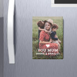 Aimant MON COEUR T'AIME Fête des MÈRES<br><div class="desc">Le Magnet de la Fête des Mères mignonne HEART LOVE YOU MUM présente votre photo préférée avec le texte "(coeur d'amour) you Mum" en écriture blanche moderne avec vos noms ci-dessous. Personnalisez en modifiant le texte dans la zone de texte fournie et en ajoutant votre propre image. Conçu par ©2022...</div>