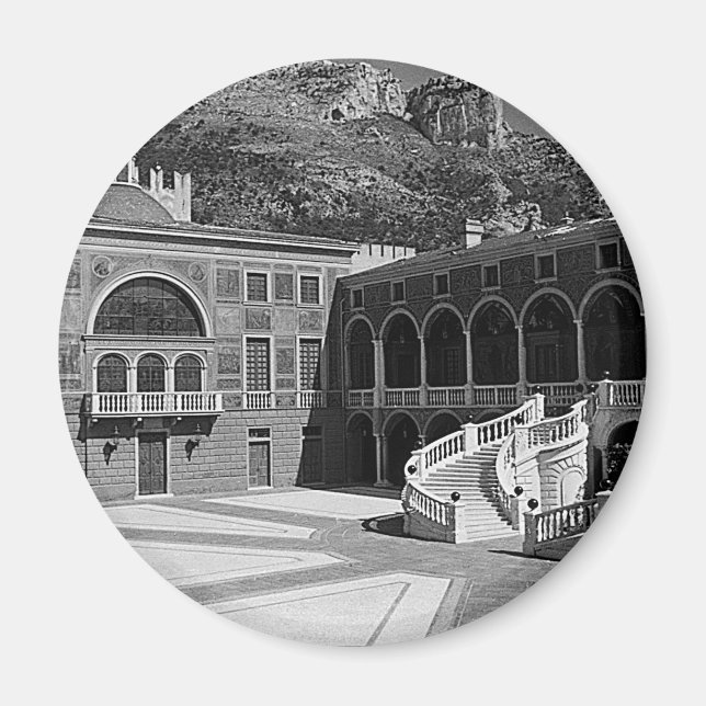 Aimant Monaco palace courtyard (Devant)