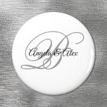 Aimant Monogramme blanc écriture fantaisie noir et gris c<br><div class="desc">Aimants de mariage avec le monogramme d'un couple minimaliste dans une écriture calligraphique fantaisie en gris clair et noir sur fond blanc.</div>
