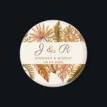 Aimant Monogramme de feuillage d'automne rustique Mariage<br><div class="desc">Aimant mariage rond avec aquarelle feuilles tropicaux dans les tons d'automne terreux avec le nom et la date du couple. Un beau gardien ou une faveur pour correspondre à votre thème de fête rustique.</div>