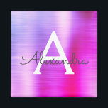 Aimant Monogramme en métal brossé violet<br><div class="desc">Monogramme et initiale en métal brossé à motif de feuille d'aluminium violet Magnétique. C'est le cadeau idéal pour un anniversaire sweet 16, un mariage, une fête prénuptiale, un anniversaire de mariage, une baby shower ou une soirée d'enterrement de vie de jeune fille pour quelqu'un qui aime le luxe et les...</div>