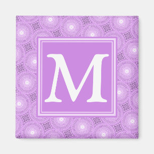 Aimant Monogramme lilas cercles pourpres motif