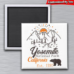 Aimant Montagne minimaliste de l'ours du parc national Yo<br><div class="desc">Parc national de Yosemite en Californie. Ce design rétro fait un grand cadeau de Noël ou d'anniversaire pour les fans des parcs nationaux et des montagnes de Californie. Le design vintage rétro est un cadeau parfait pour le camping et les amateurs de randonnée nature. - Vous pouvez ajouter un nom...</div>