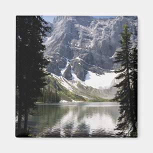 Aimant Montagne se reflétante de lac mountain encadrée