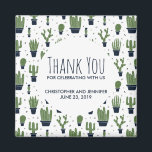 Aimant Motif de cactus vert foncé Mariage rustique<br><div class="desc">Aimant mariage à la saveur occidentale rustique. Conçu avec un tas de cactus verts mignons dans un motif extensible. Plus précisément, des cactus épineux de couleur verte, de toutes sortes de formes et de tailles, chacun assis dans son propre pot de fleurs bleu foncé. Des petits triangles décoratifs entre eux....</div>