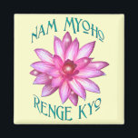 Aimant Nam Myoho Renge Kyo avec Lotus Flower Design<br><div class="desc">Nichiren Daishonin Enseigne que le slogan "Nam Myoho Renge Kyo" sort le Bouddhisme de l'intérieur de nous tous. Chant pour la Paix Mondiale, chant pour l'amour, chant pour tout ce dont vous avez besoin pour apporter le bonheur à votre vie et à la vie autour de vous. S'il vous plaît...</div>