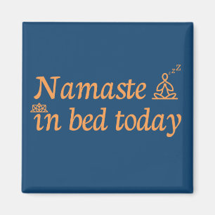 Aimant Namaste in Bed