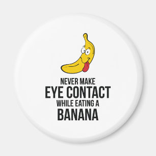 Aimant Ne Jamais Contacter Les Yeux En Mangeant Un Banan