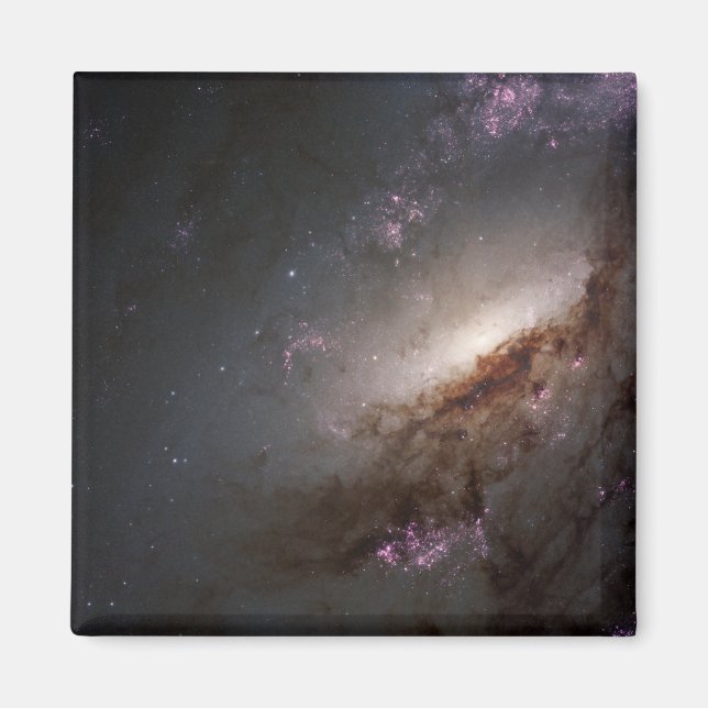 Aimant Ngc 4258 Sous Formation D'Étoiles Intenses. (Devant)