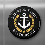 Aimant Nom de famille Beach House Ancre de style or Laure<br><div class="desc">Un élégant aimant de réfrigérateur rond à thème nautique avec votre nom de famille et maison de plage personnalisée, maison de lac, ou tout autre texte désiré et date établie. Doté d'une ancre de bateau conçue sur mesure avec des feuilles de laurier de style or et d'une étoile sur le...</div>