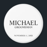 Aimant Nom et monogramme du Groomsman personnalisé modern<br><div class="desc">Cadeaux Groomsman Personnalisés modernes avec nom,  titre et date mariage personnalisées en noir classique serif style de police sur arrière - plan blanc. Aussi parfait pour Best Man,  Père de la Mariée et plus.</div>