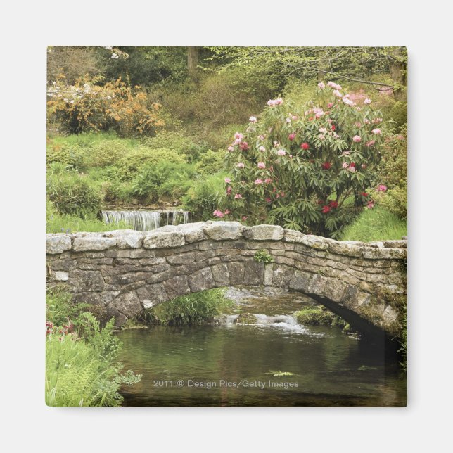 Aimant Old Stone Bridge En Face D'Un Ruisseau Dans Le Par (Devant)