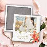 Aimant Orange Oleander Fleurs Merci photo Mariage<br><div class="desc">Élégante Orange Oleander Flowers Photo Merci aimant Mariage. Aimant mariage photo avec photo mariage, nom de mariée et de mariée et date du mariage. Le design est doté d'une superbe illustration de fleurs vibrantes d'oléandres d'orange et de feuilles verts luxuriants. Le design floral et chaleureux évoque le romantisme et la...</div>