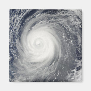 Aimant Ouragan Choi-WAN au sud du Japon, l'océan