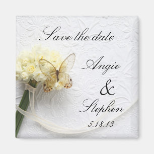 Aimant papillon sur bouquet de fleurs enregistrer la date