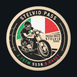 Aimant Pass Stelvio | Passo Dello Stelvio | Motorcycle<br><div class="desc">Stelvio Pass fait dans un emblème de style vintage et en détresse. Il s'agit d'un célèbre col de montagne situé le long des Alpes orientales en Italie.</div>