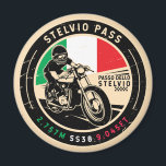 Aimant Pass Stelvio | Passo Dello Stelvio | Motorcycle<br><div class="desc">Stelvio Pass fait dans un emblème de style vintage et en détresse. Il s'agit d'un célèbre col de montagne situé le long des Alpes orientales en Italie.</div>
