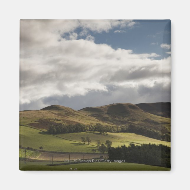 Aimant Paysage Avec Collines Et Nuages Au-Dessus (Devant)