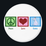 Aimant Peace Love Chèvres<br><div class="desc">Un joli signe de paix vert,  un coeur rouge et un adorable cadeau de chèvre pour un fermier ou une personne qui aime les animaux de ferme.</div>