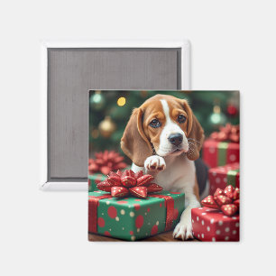 Aimant Peinture de Noël : un Beagle emballant des cadeaux