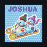 Aimant 
Personnages de Christmas Snowman sur Key Ring per<br><div class="desc">Personnages de Christmas Snowman sur Key Ring personnalisé. Personnages de Christmas Snowman sur Key Ring personnalisé. Vous changez de nom - c’est tellement facile ! Une variété de personnages de snowman traînent, skient et patinent. Faites attention à l'assortiment avec les personnages musiciens de la neige qui tambourinent et qui jouent...</div>