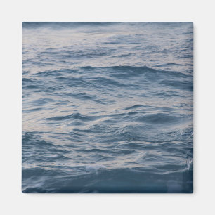 Aimant Photo de gros plan d'une ondulation d'eau de mer -