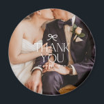 Aimant Photo de mariage à l'arc coquette Merci<br><div class="desc">Montrez votre gratitude de la manière la plus élégante avec l'aimant photo de mariage à l'arc coquette Merci. Cet aimant chic et sophistiqué présente une belle photo de mariage de vous et votre partenaire, associée à un doux message de "Merci" et un délicat design d'arc coquette. C'est une façon réfléchie...</div>