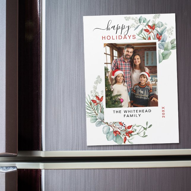 Aimant photo de Noël botanique à verdure minimale (You will love these beautiful Christmas cards! They feature botanical watercolor pine and berries.)