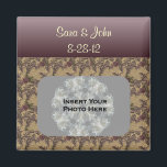 Aimant photo Mariage à fleurs Brown de prune<br><div class="desc">Elégant cadre photo design de prune et de fleurs brunes enregistrer la date mariage faire-part préférez l'aimant réfrigérateur. Prêt pour votre photo spéciale. Remplissez vos informations dans le modèle. Apportez plus de modifications à la taille, au style et à la couleur du texte et de la police en cliquant sur...</div>