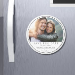 Aimant Photo Moderne Minimale Noir Blanc Enregistrer La D<br><div class="desc">Minimal Modern Photo Black White Magnet Réservez la date dispose d'un simple moderne enregistrer la date mariage faire-part avec votre photo préférée en haut et le texte "Save The Date" dans une typographie moderne et audacieuse. Ajoutez ci-dessous vos noms, l'emplacement du mariage, la date du mariage et des informations supplémentaires...</div>