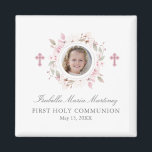 Aimant Photo modifiable Première communion Fleur rose Fav<br><div class="desc">Les magnets personnalisés font de grands faveurs de la Première Communion. Une jolie couronne rose florale avec une croix rose au centre crée un design féminin et religieux. Parfait pour une cérémonie chrétienne ou catholique. Trois lignes de texte sous la couronne vous permettent d'ajouter votre message personnalisé. J'ai choisi la...</div>