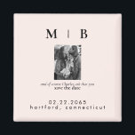 Aimant Photo pour animaux de compagnie Monogramme Vider E<br><div class="desc">Noir simple et élégant avec Monogramme de crème Enregistrer la Date. Mariage. Prénom et nom. Couple avec photo d'animal de compagnie. Animaux de compagnie inclus dans l'invitation. Magnet. Filtre noir et blanc appliqué à la photo. Vous pouvez supprimer cela.</div>