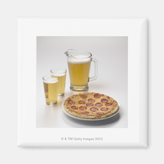 Aimant Pitcher et deux pintes de bière à côté de pepperon (Devant)
