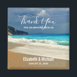 Aimant Pittoresque Turquoise Blue Sea Beach Mariage photo<br><div class="desc">Un aimant de faveur avec une belle photo représentant une mer bleu turquoise et une plage de sable avec des vagues de surf mousseux.</div>