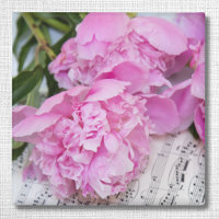 Pivoines sur partition de piano 
