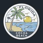 Aimant Plage de Cocoa Floride Vintage<br><div class="desc">Cocoa Beach design vectoriel. Cocoa Beach est une ville de Floride au sud de la station de l'armée de l'air de Cape Canaveral. Il s’agit d’une porte d’entrée vers le complexe d’accueil du Centre spatial Kennedy.</div>