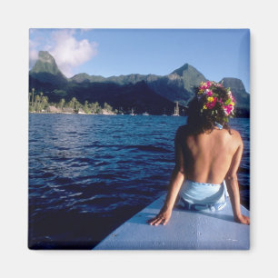 Aimant Polynésie française, Moorea. Femme appréciant la v