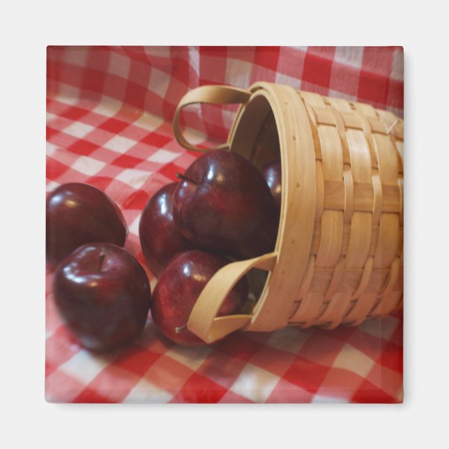 Aimant Pommes de pays sur une nappe À damiers (Devant)