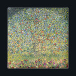 Aimant Pommier par Gustav Klimt, Art Nouveau Vintage<br><div class="desc">Apple Tree (1912) de Gustav Klimt est une peinture d'art vintage de l'époque victorienne Symbolisme. Une scène nature avec un pommier dans un verger sur une ferme aux fruits mûrs et aux fleurs de pommes. Le jardin fleuri est fleuri et fleuri. À propos de l'artiste : Gustav Klimt (1862-1918) était...</div>