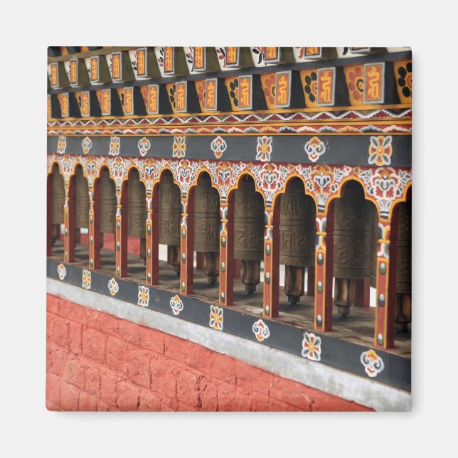 Aimant Prayer Wheels of the central square in Thimphu (Devant)
